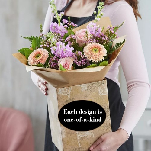 Lily Free Hand-tied bouquet made with the finest flowers - Fast Shipping
